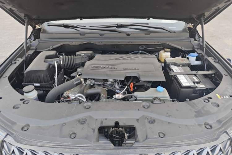Used Great Wall Poer 2026 Model 2.4T Commercial Pickup Automatic Diesel Two-Wheel-Drive Elite Long-Box Engine Bay