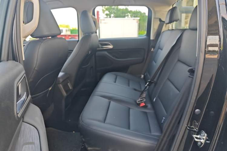 Used Great Wall Poer 2026 Model 2.4T Commercial Pickup Automatic Diesel Two-Wheel-Drive Elite Long-Box Left Rear Seat