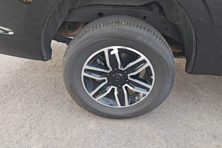 Used Great Wall Poer 2026 Model 2.4T Commercial Pickup Automatic Diesel Two-Wheel-Drive Elite Long-Box Right Rear Wheel Hub