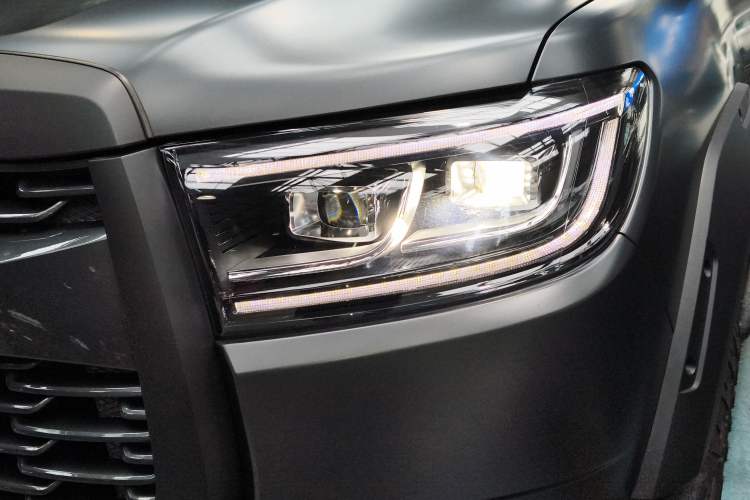 Used Great Wall Poer 2026 Model 2.4T Off-Road Pickup Automatic Diesel Four-Wheel-Drive High-End Version Left Front Headlight