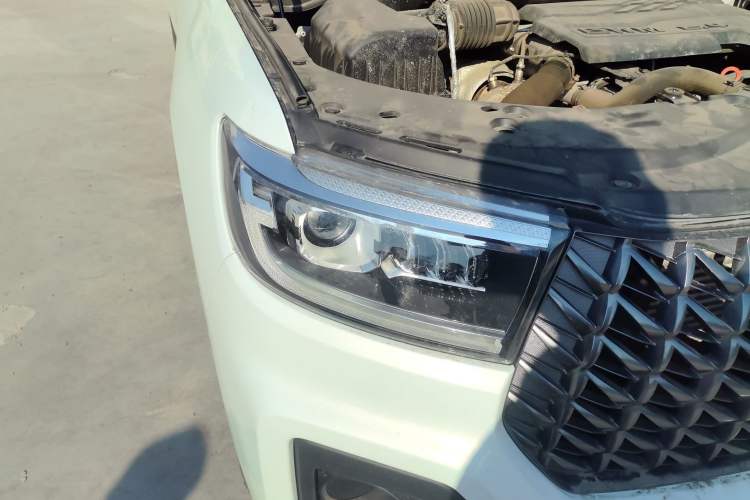 Used Great Wall Poer 2026 Model 2.4T Commercial Cannon Manual Diesel Four-Wheel Drive High-Cold Version Right Front Headlight