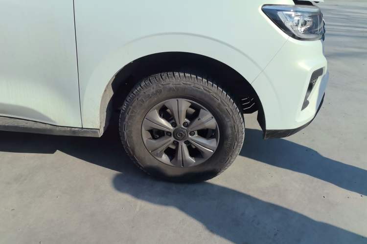 Used Great Wall Poer 2026 Model 2.4T Commercial Cannon Manual Diesel Four-Wheel Drive High-Cold Version Right Front Wheel Hub