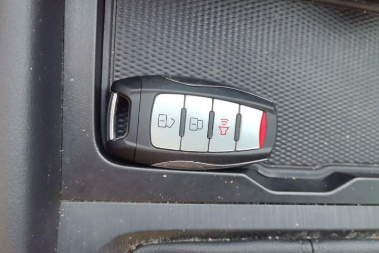 Used Great Wall Poer 2026 Model 2.4T Commercial Cannon Manual Diesel Four-Wheel Drive High-Cold Version Vehicle Key