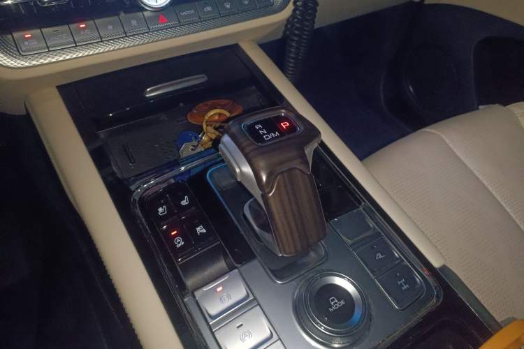 Used Great Wall Shanhai Poer 2023 3.0T V6 Gasoline Luxury Towing Edition Gear Lever