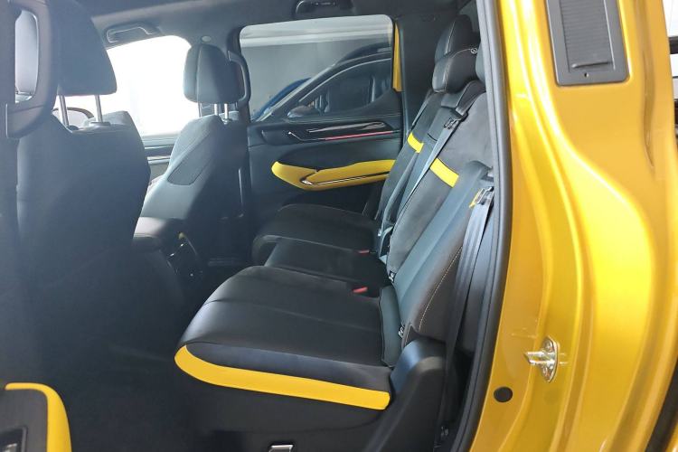 Used Great Wall Shanhai Poer 2023 3.0T V6 Gasoline Performance Edition Left Rear Seat