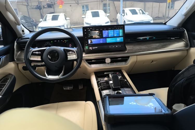 Used Great Wall Shanhai Poer 2023 3.0T V6 Gasoline Luxury Edition Center Console