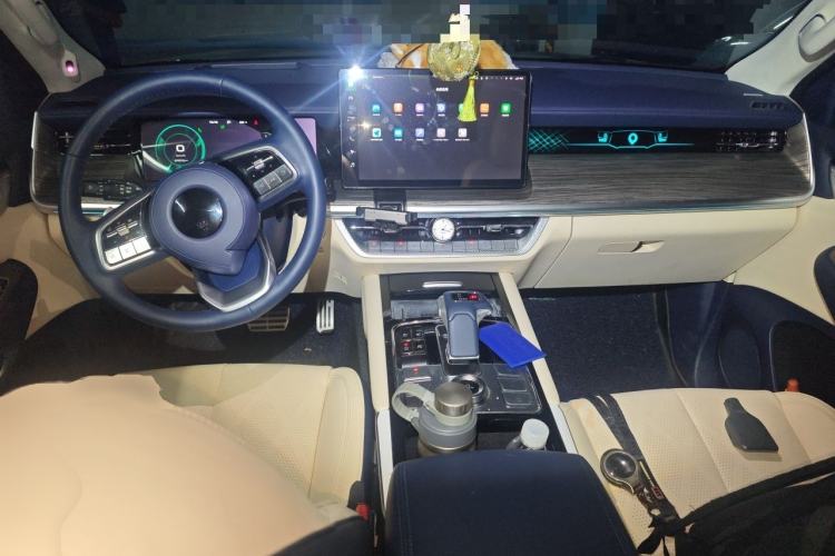 Used Great Wall Shanhai Poer 2023 2.4T Diesel Max-Enjoy Towing Edition Center Console
