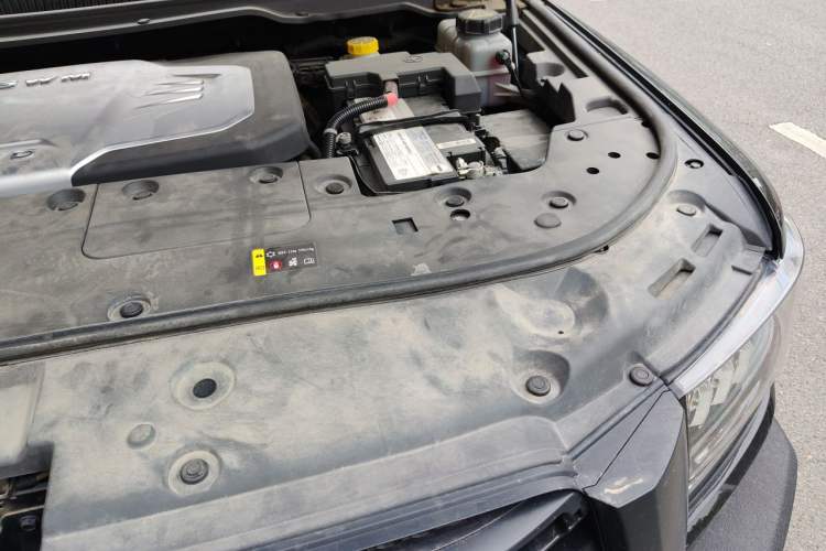 Used Great Wall Shanhai Poer 2023 3.0T V6 Gasoline Performance Edition Engine Bay Left