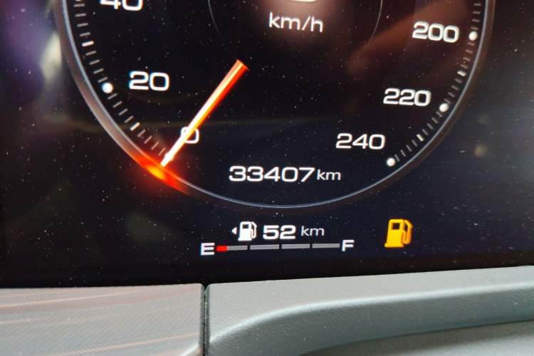 Used Great Wall Shanhai Poer 2023 3.0T V6 Gasoline Performance Edition Odometer Close Up