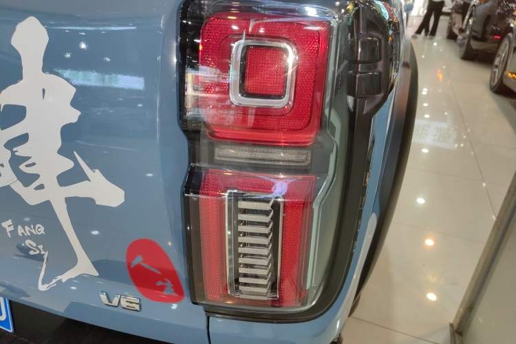 Used Great Wall Shanhai Poer 2023 3.0T V6 Gasoline Extreme Edition Right Rear Taillight