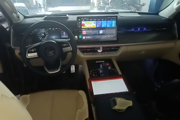 Used Great Wall Shanhai Poer 2023 3.0T V6 Gasoline Extreme Trail Edition Center Console