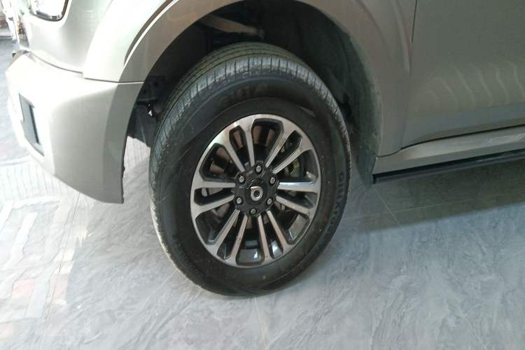 Used Great Wall Shanhai Poer 2023 2.4T Diesel Luxury Edition Left Front Wheel Hub