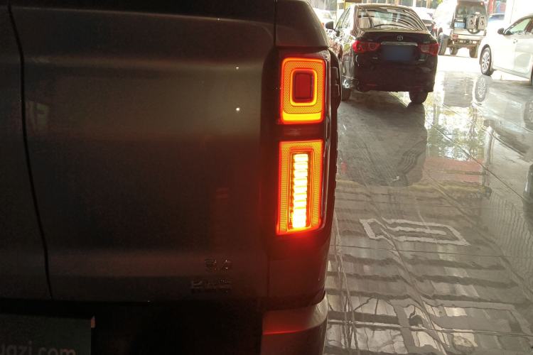 Used Great Wall Shanhai Poer 2023 2.4T Diesel Luxury Edition Right Rear Taillight