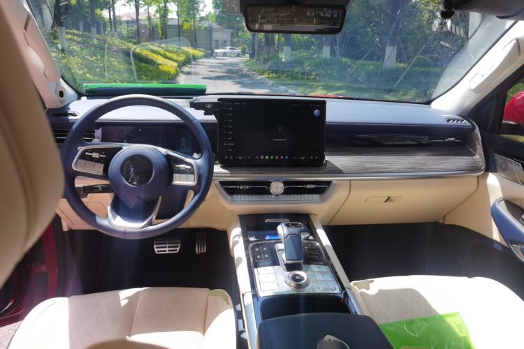 Used Great Wall Shanhai Poer 2023 3.0T V6 Gasoline Extreme Edition Center Console