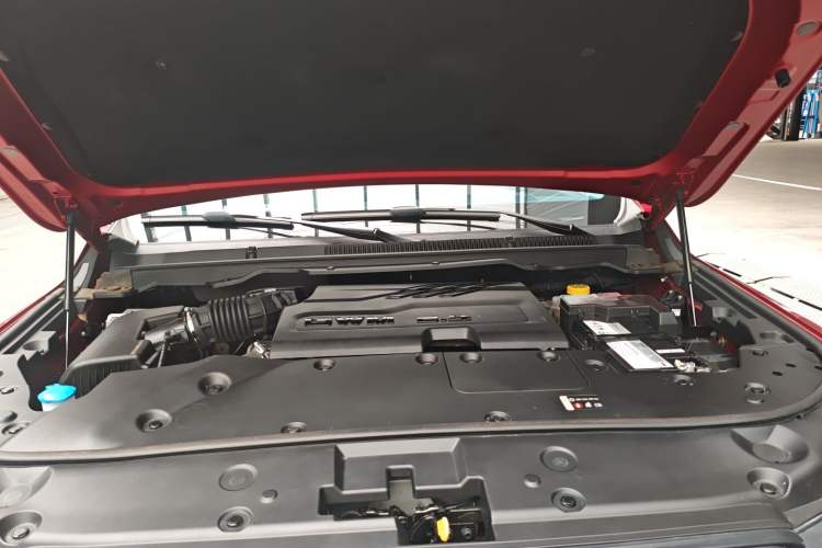 Used Great Wall Shanhai Poer 2023 2.4T Diesel Luxury Edition Engine Bay