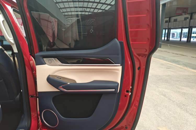 Used Great Wall Shanhai Poer 2023 2.4T Diesel Luxury Edition Interior 6