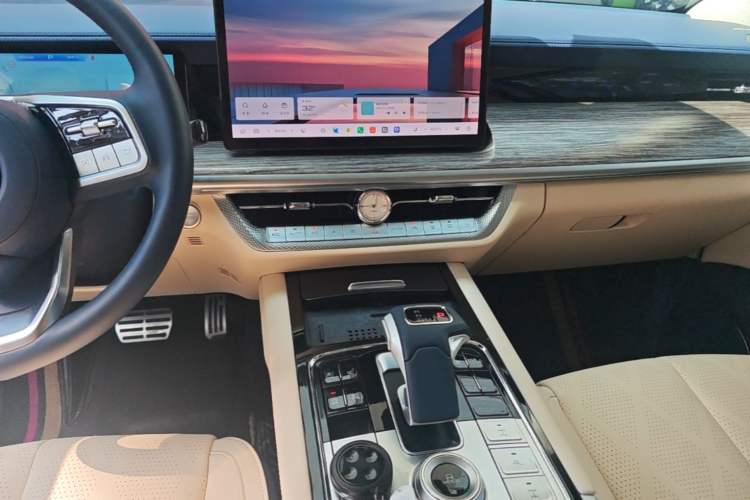 Used Great Wall Shanhai Poer 2023 2.4T Diesel Luxury Edition Audio And AC Panel