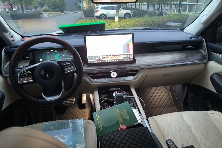 Used Great Wall Shanhai Poer 2023 3.0T V6 Gasoline Extreme Edition Center Console