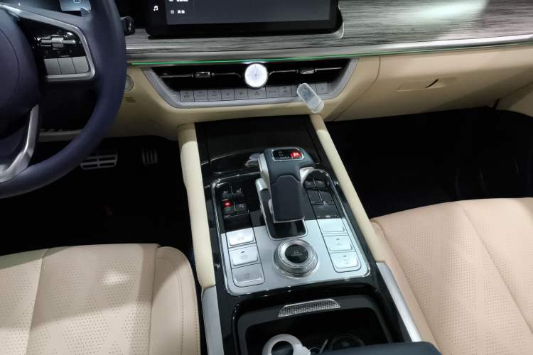 Used Great Wall Shanhai Poer 2023 2.4T Diesel Luxury Edition Gear Lever
