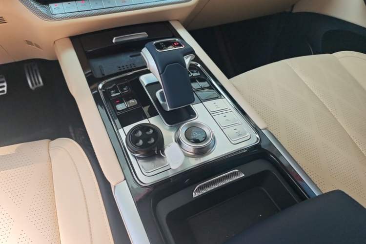 Used Great Wall Shanhai Poer 2023 2.4T Diesel Luxury Edition Gear Lever