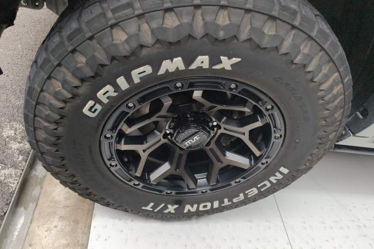 Used Great Wall Shanhai Poer 2023 2.4T Diesel Luxury Edition Left Front Wheel Hub