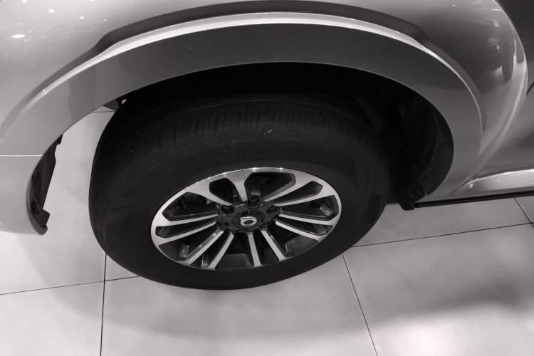 Used Great Wall Shanhai Poer 2023 2.4T Diesel Luxury Edition Left Front Wheel Hub