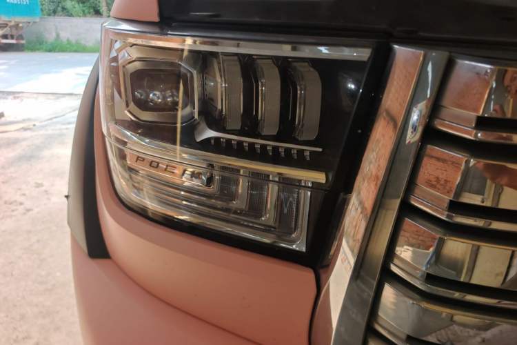 Used Great Wall Shanhai Poer 2023 2.4T Diesel Max-Enjoy Towing Edition Right Front Headlight