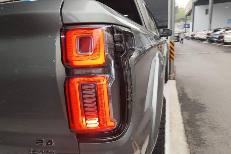 Used Great Wall Shanhai Poer 2023 2.4T Diesel Luxury Edition Right Rear Taillight