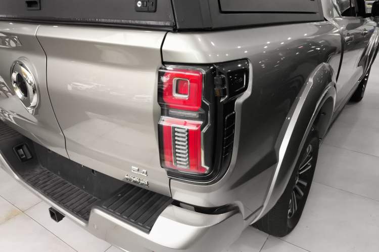 Used Great Wall Shanhai Poer 2023 2.4T Diesel Luxury Edition Right Rear Taillight