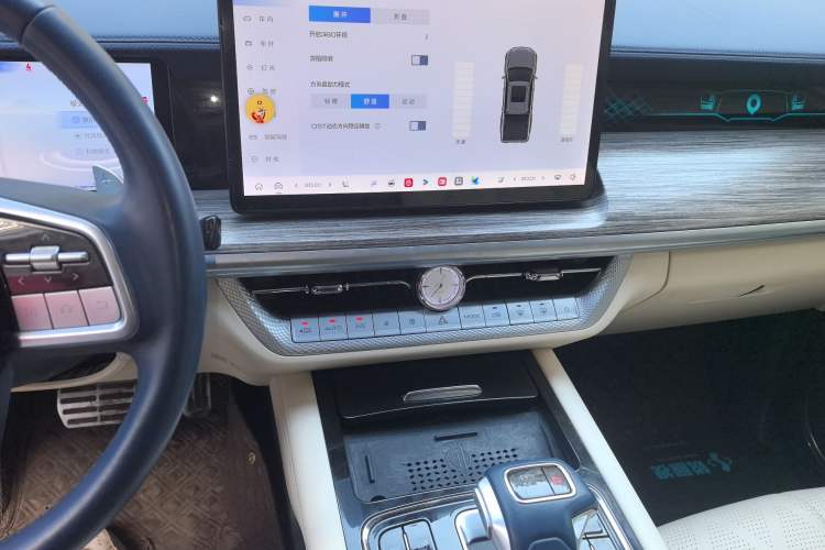 Used Great Wall Shanhai Poer 2023 3.0T V6 Gasoline Luxury Towing Edition Audio And AC Panel