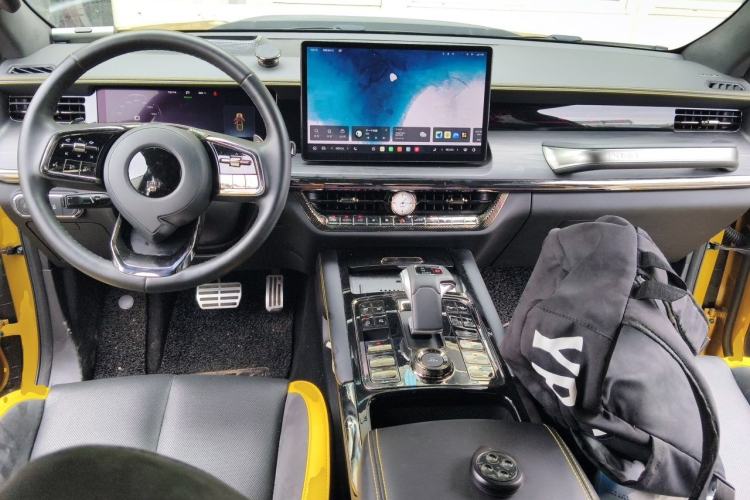 Used Great Wall Shanhai Poer 2023 3.0T V6 Gasoline Performance Edition Center Console