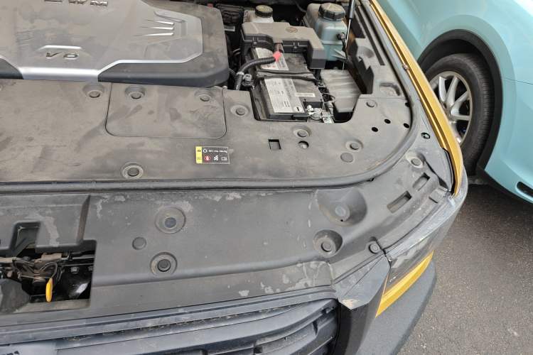 Used Great Wall Shanhai Poer 2023 3.0T V6 Gasoline Performance Edition Engine Bay Left