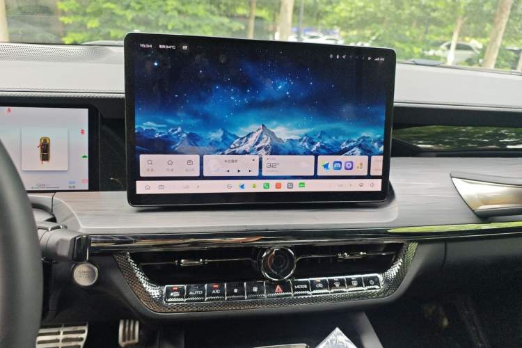 Used Great Wall Shanhai Poer Hi4-T 2025 Hi4-T Performance Edition Audio And AC Panel
