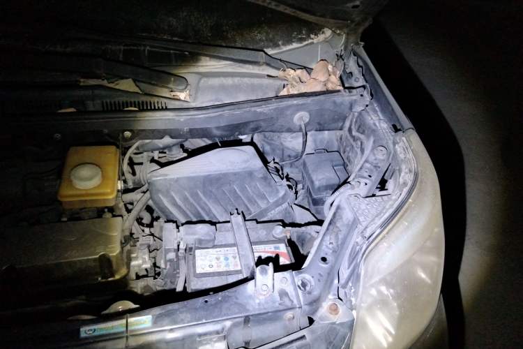 Used Great Wall V80 2011 2.0L Automatic Luxury Version Engine Bay Left