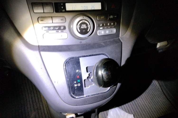 Used Great Wall V80 2011 2.0L Automatic Luxury Version Gear Lever