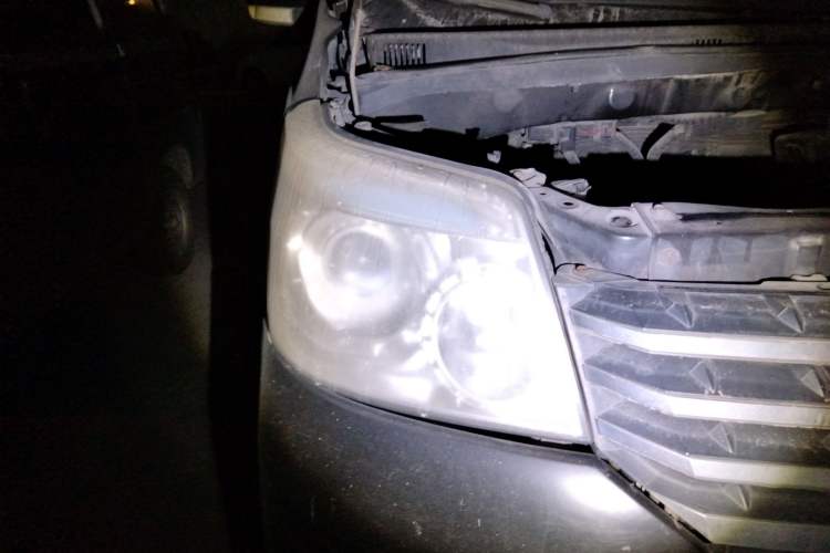 Used Great Wall V80 2011 2.0L Automatic Luxury Version Right Front Headlight