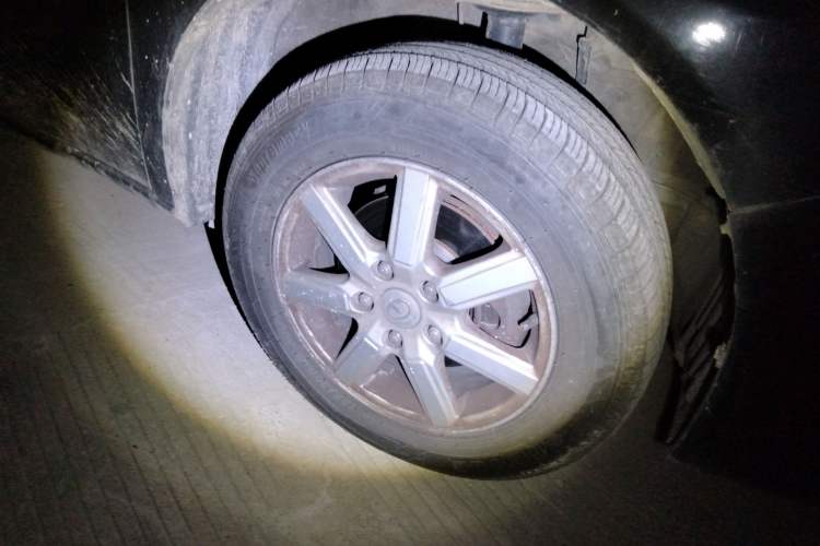 Used Great Wall V80 2011 2.0L Automatic Luxury Version Right Front Wheel Hub