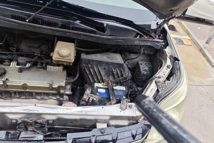 Used Great Wall V80 2011 2.0L Manual Comfort Version Engine Bay Left