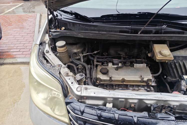 Used Great Wall V80 2011 2.0L Manual Comfort Version Engine Bay Right