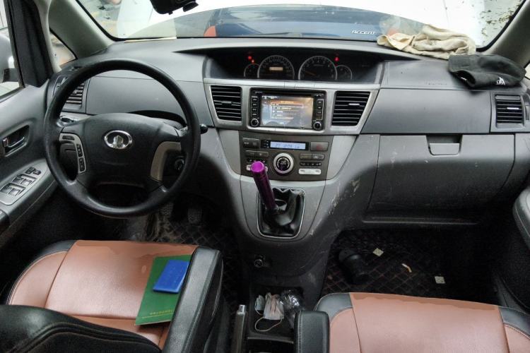 Used Great Wall V80 2013 1.5T Manual Yashang Model Center Console