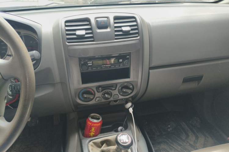 Used Great Wall Wingle 3 2011 2.8T Business Edition Luxury Large Double-Cab Version Audio And AC Panel
