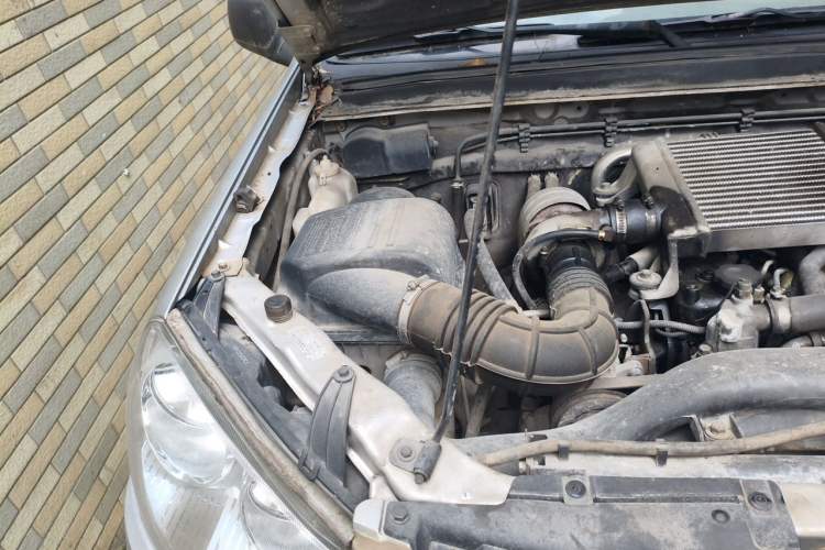 Used Great Wall Wingle 3 2011 2.8T Business Edition Luxury Large Double-Cab Version Engine Bay Right