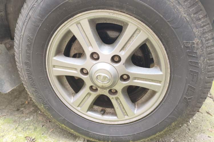 Used Great Wall Wingle 3 2011 2.8T Business Edition Luxury Large Double-Cab Version Right Front Wheel Hub