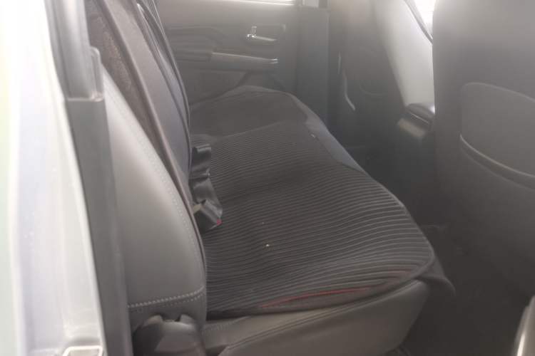 Used Great Wall Wingle 5 2021 2.0T Diesel Two-Wheel Drive Elite Version Big Double Cab China VI Standard GW4D20M Interior 2
