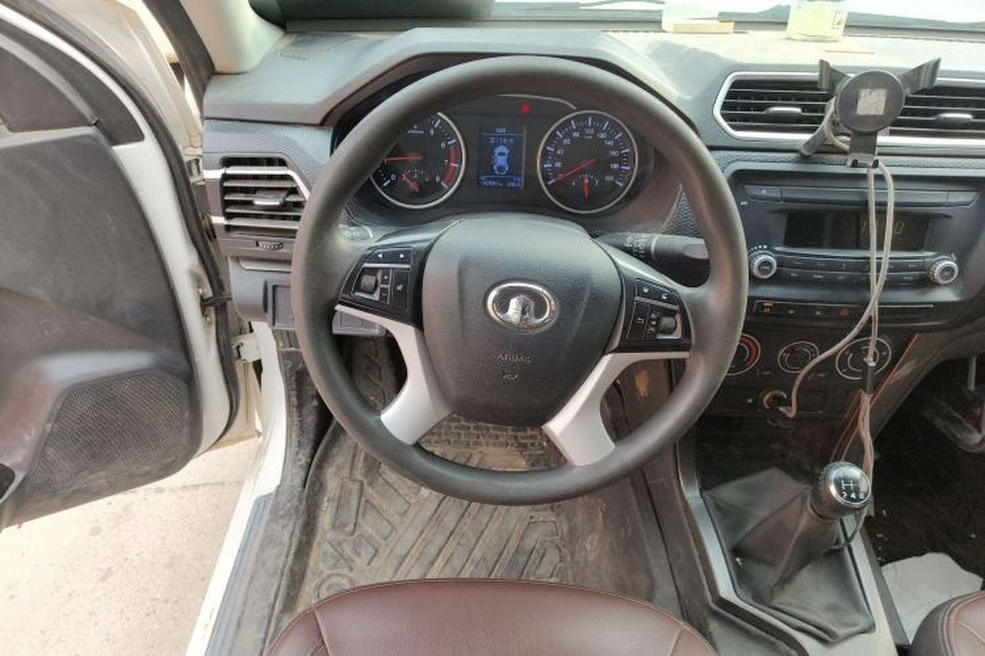 Used Great Wall Wingle 5 2020 2.4L Gasoline 4x4 Value-Added Big Double-Cab Version Emission Standard China VI Engine Code 4K22D4M Steering Wheel