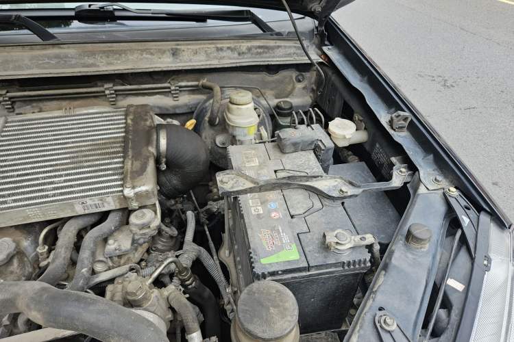 Used Great Wall Wingle 5 2011 2.8T Business Edition Elite Version Engine Bay Left