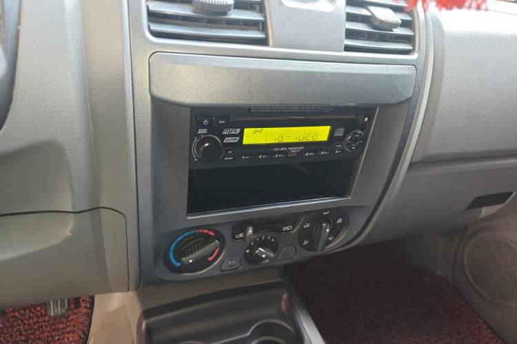 Used Great Wall Wingle 5 2011 2.2L Wealth Edition Two-Wheel Drive Small Double-Cab GW491QE Audio And AC Panel