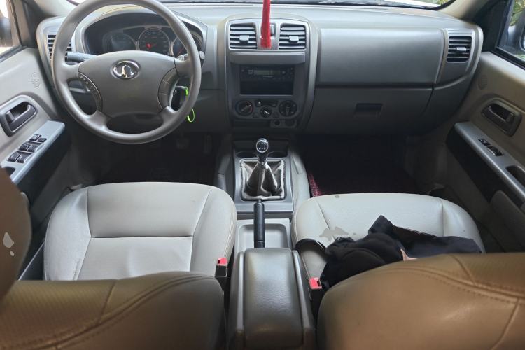 Used Great Wall Wingle 5 2011 2.2L Wealth Edition Two-Wheel Drive Small Double-Cab GW491QE Center Console