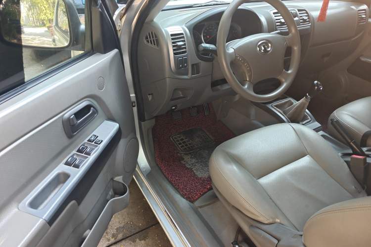 Used Great Wall Wingle 5 2011 2.2L Wealth Edition Two-Wheel Drive Small Double-Cab GW491QE Driver Seat