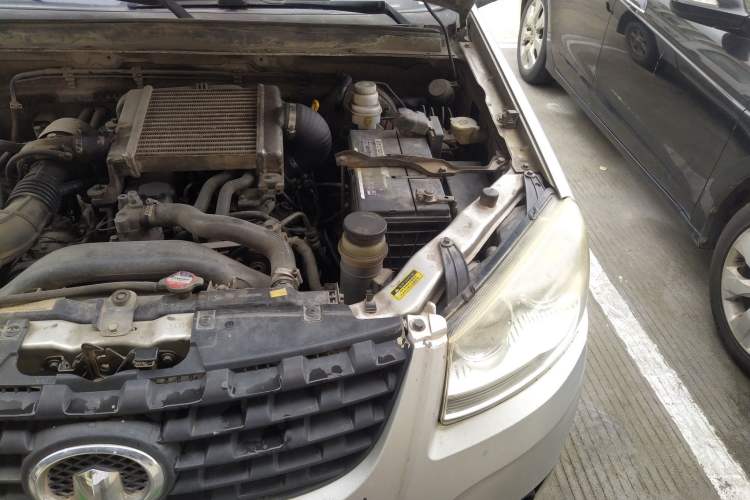 Used Great Wall Wingle 5 2011 2.8T Business Edition Elite Version Engine Bay Left